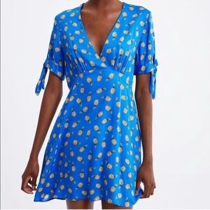Zara Women’s NWT Pineapple Print Santorini Blue Tie Cuff Mini V-Neck Dress Small